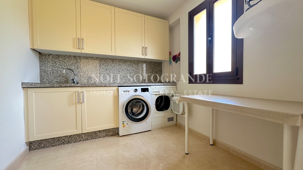 Luxuriöses Penthouse mit 4 Schlafzimmern zur Miete in Valgrande, Sotogrande