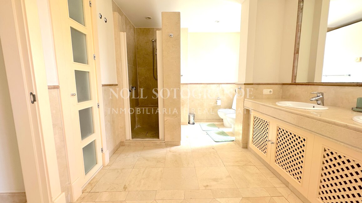 Luxuriöses Penthouse mit 4 Schlafzimmern zur Miete in Valgrande, Sotogrande