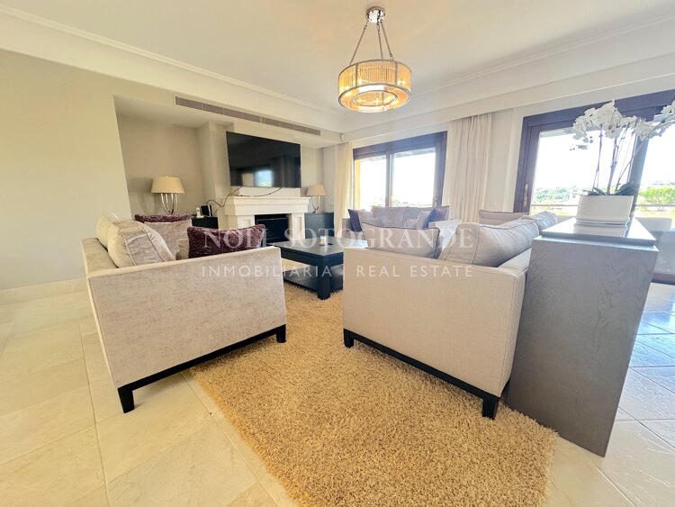 Luxuriöses Penthouse mit 4 Schlafzimmern zur Miete in Valgrande, Sotogrande