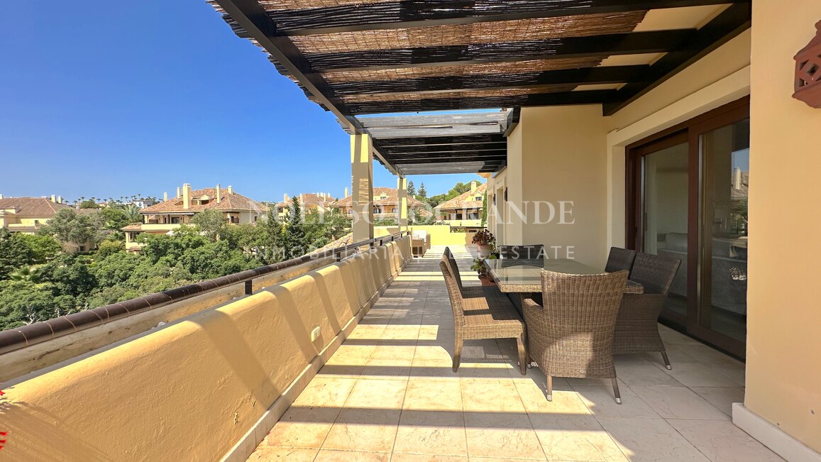 Luxuriöses Penthouse mit 4 Schlafzimmern zur Miete in Valgrande, Sotogrande