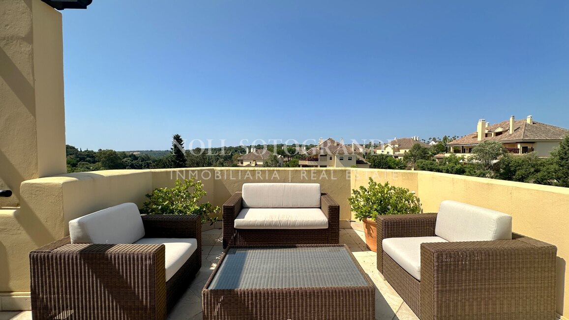 Luxuriöses Penthouse mit 4 Schlafzimmern zur Miete in Valgrande, Sotogrande