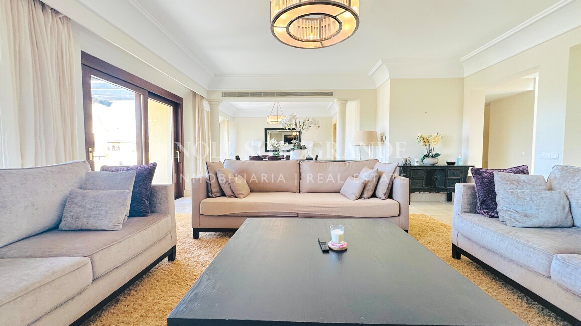 Luxuriöses Penthouse mit 4 Schlafzimmern zur Miete in Valgrande, Sotogrande