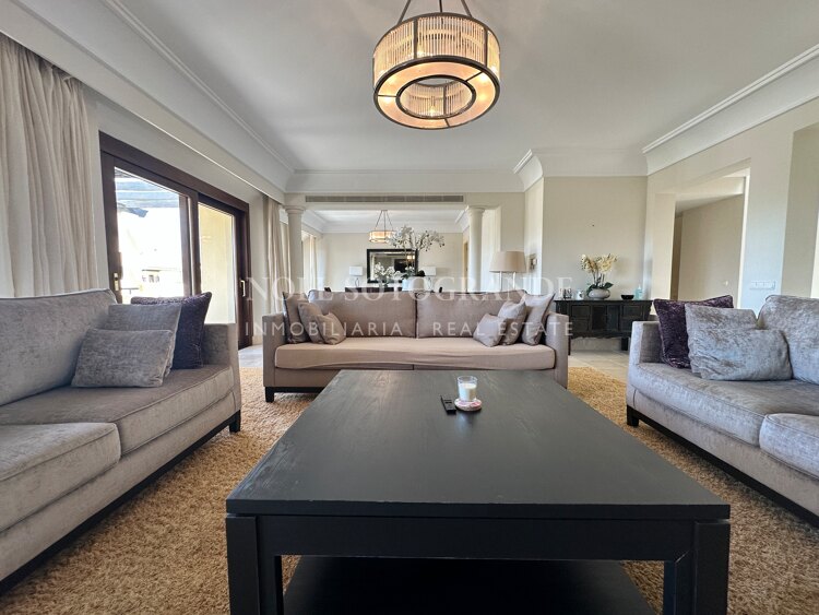 Luxuriöses Penthouse mit 4 Schlafzimmern zur Miete in Valgrande, Sotogrande