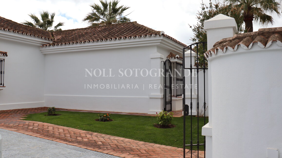 Charmante Villa mit 4 Schlafzimmern in Sotogrande Costa zur Ferienvermietung