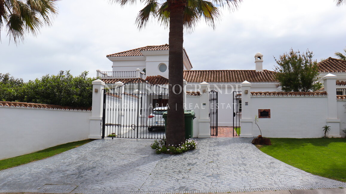 Charmante Villa mit 4 Schlafzimmern in Sotogrande Costa zur Ferienvermietung