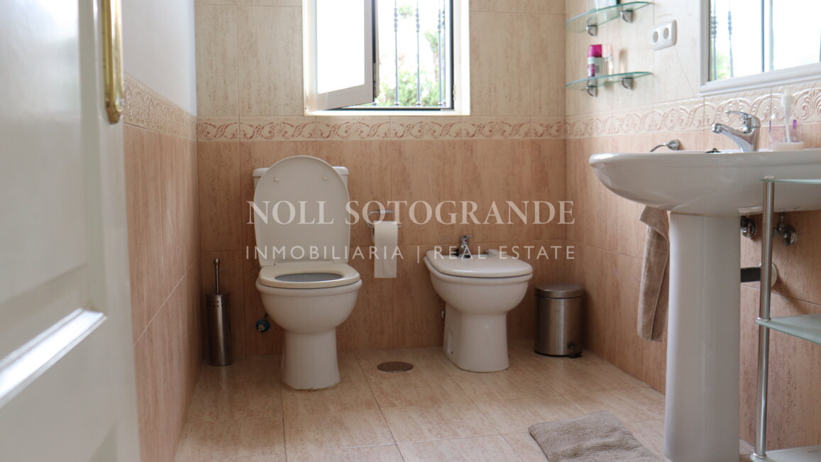 Charmante Villa mit 4 Schlafzimmern in Sotogrande Costa zur Ferienvermietung