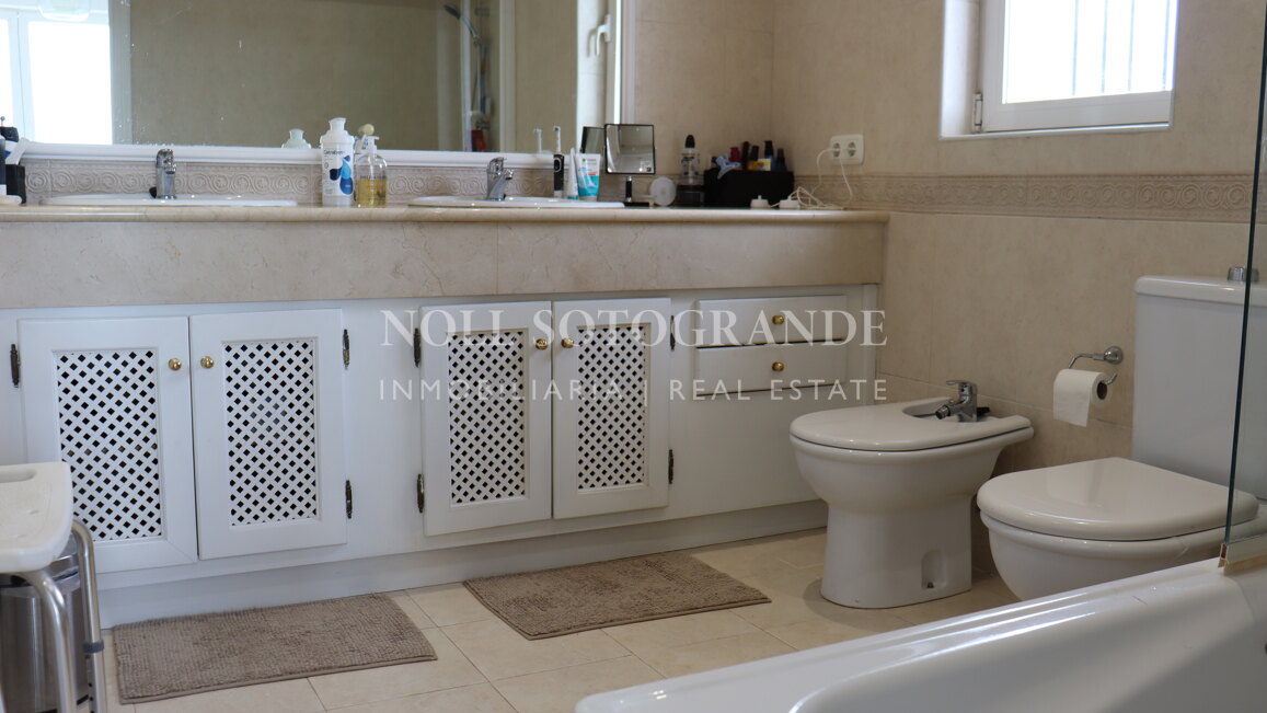 Charmante Villa mit 4 Schlafzimmern in Sotogrande Costa zur Ferienvermietung