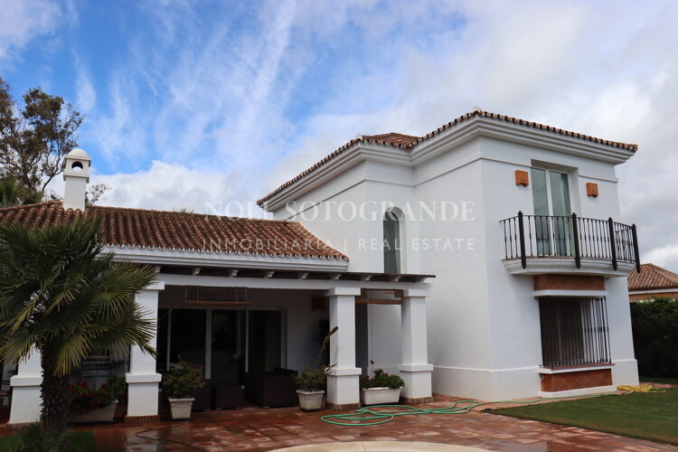 Cosy 4 bedroom villa in Sotogrande Costa for holiday rentals