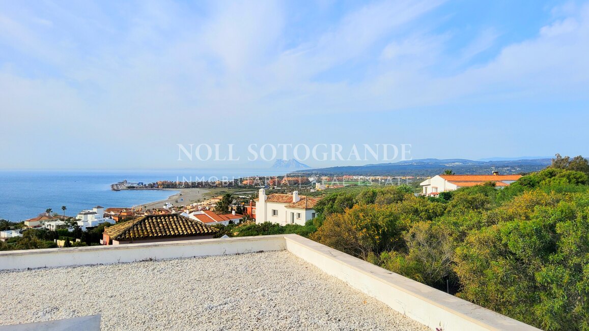 Villa mit Panorama Meerblick Nähe Sotogrande Hafen