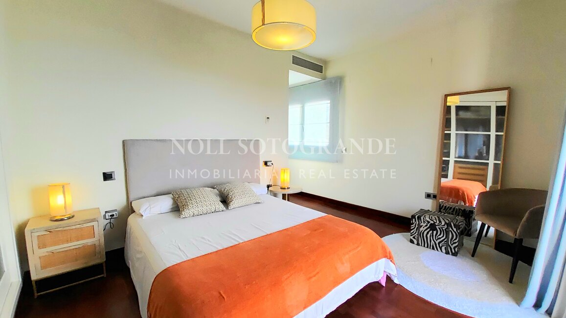 Villa mit Panorama Meerblick Nähe Sotogrande Hafen