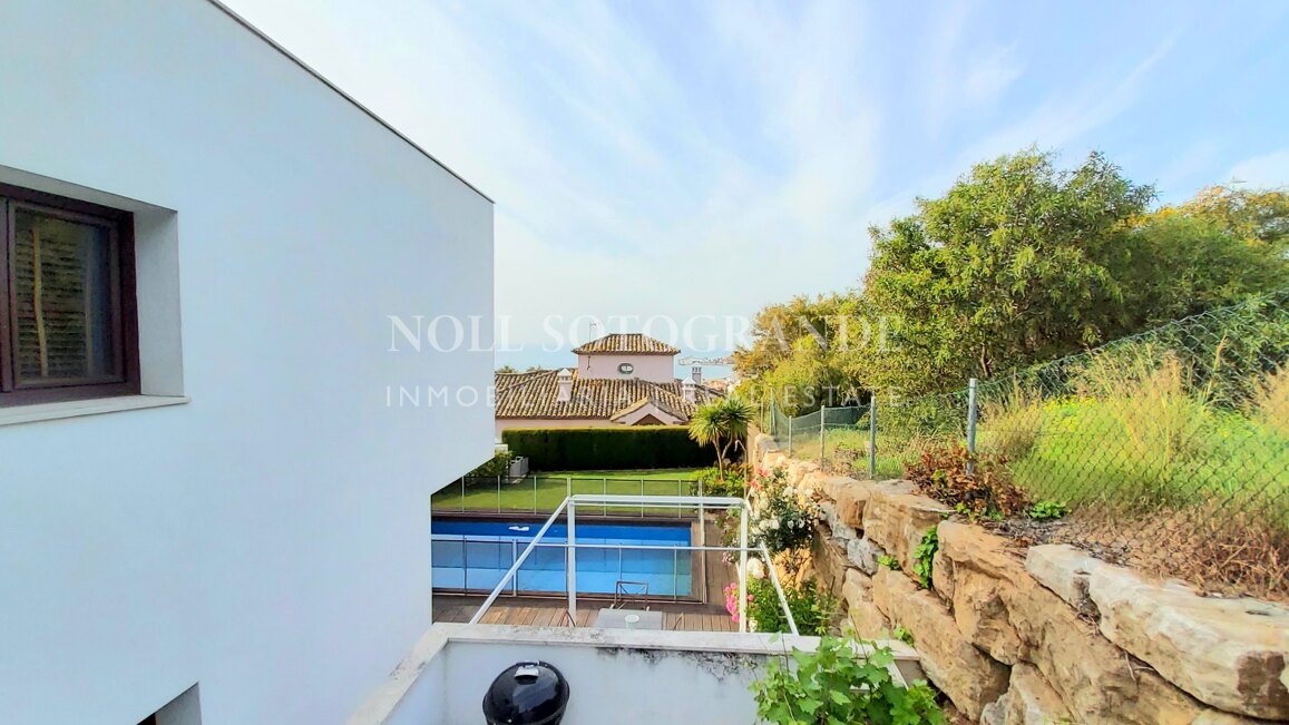 Villa mit Panorama Meerblick Nähe Sotogrande Hafen
