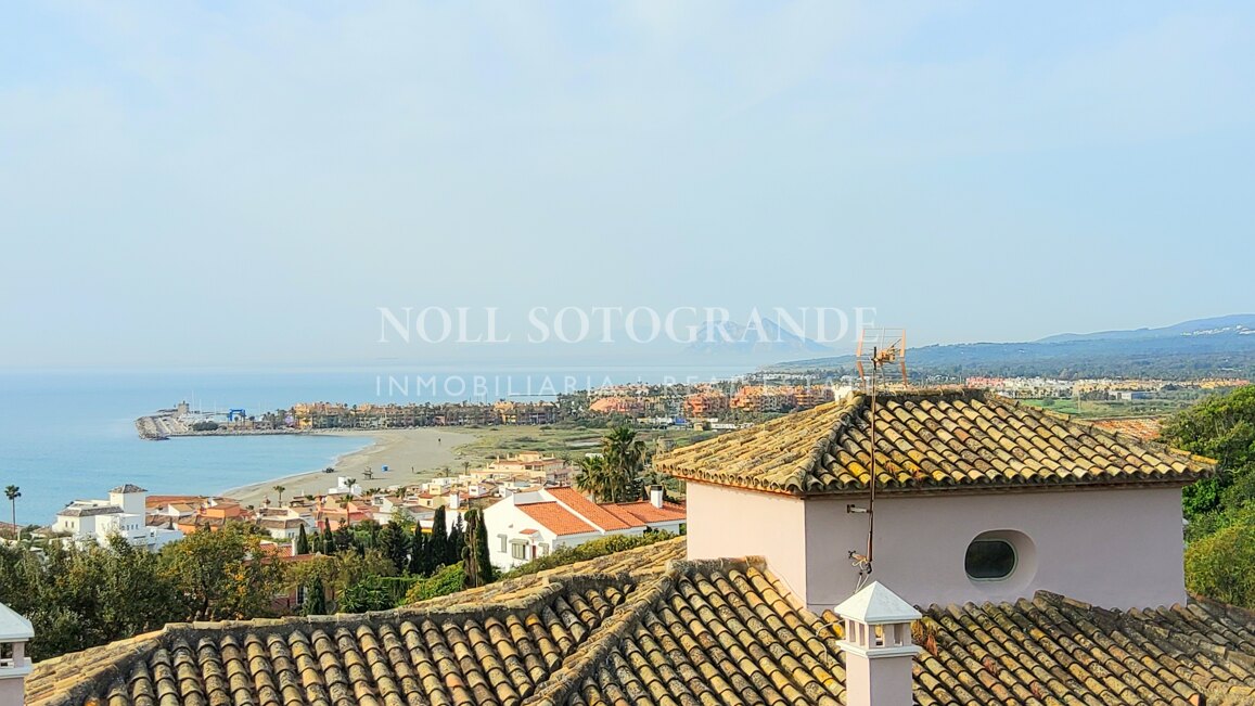 Villa mit Panorama Meerblick Nähe Sotogrande Hafen