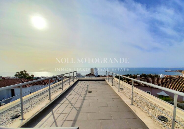 Villa mit Panorama Meerblick Nähe Sotogrande Hafen