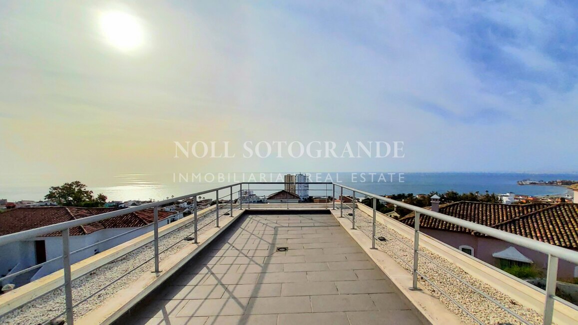 Villa mit Panorama Meerblick Nähe Sotogrande Hafen