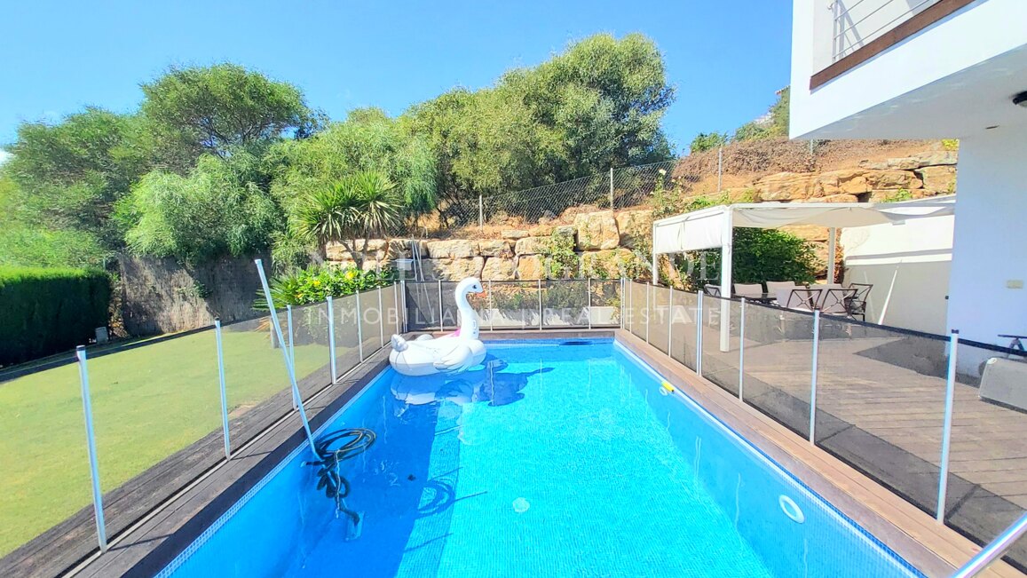 Villa mit Panorama Meerblick Nähe Sotogrande Hafen