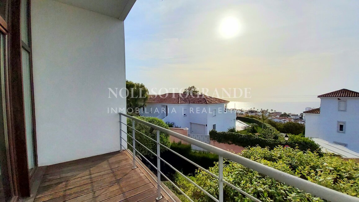 Villa mit Panorama Meerblick Nähe Sotogrande Hafen