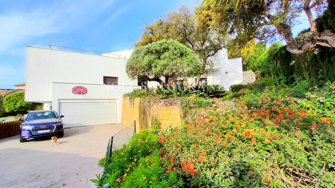 Villa mit Panorama Meerblick Nähe Sotogrande Hafen