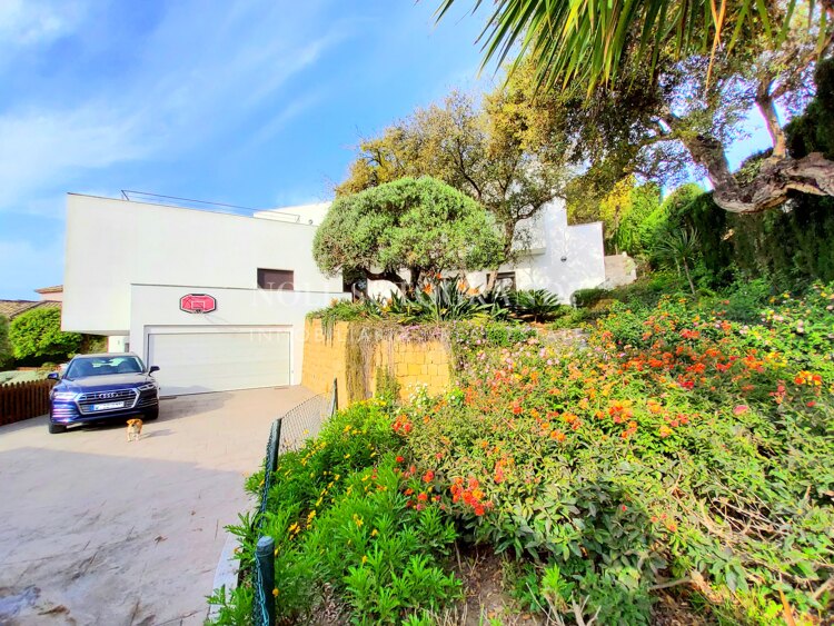 Villa mit Panorama Meerblick Nähe Sotogrande Hafen