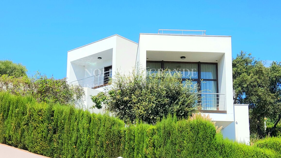 Villa mit Panorama Meerblick Nähe Sotogrande Hafen
