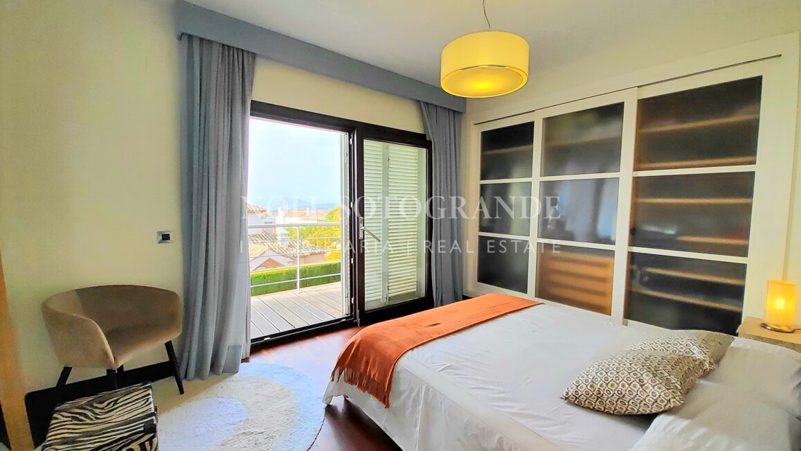 Villa mit Panorama Meerblick Nähe Sotogrande Hafen