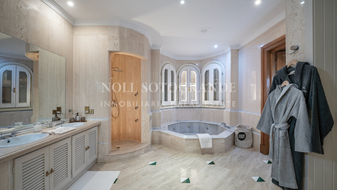 Zeitlos elegante Villa zum Verkauf erste Golflinie San Roque Club