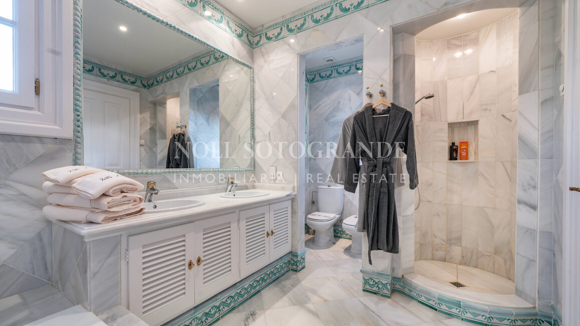 Zeitlos elegante Villa zum Verkauf erste Golflinie San Roque Club