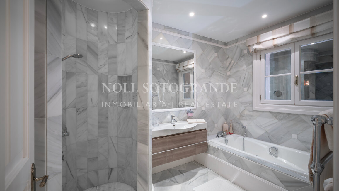 Zeitlos elegante Villa zum Verkauf erste Golflinie San Roque Club