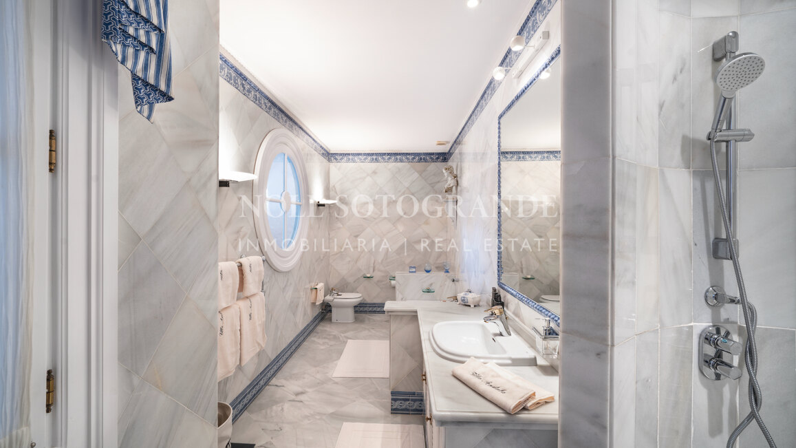 Zeitlos elegante Villa zum Verkauf erste Golflinie San Roque Club