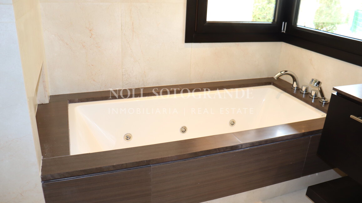 Erdgeschosswohnung zur Langzeitvermietung in Hacienda Valderrama