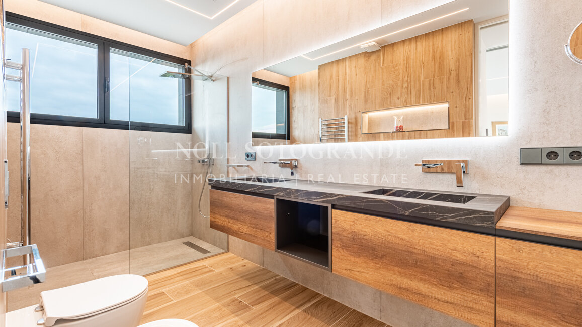 Neu gebaute moderne Villa zum Verkauf - La Reserva de Sotogrande