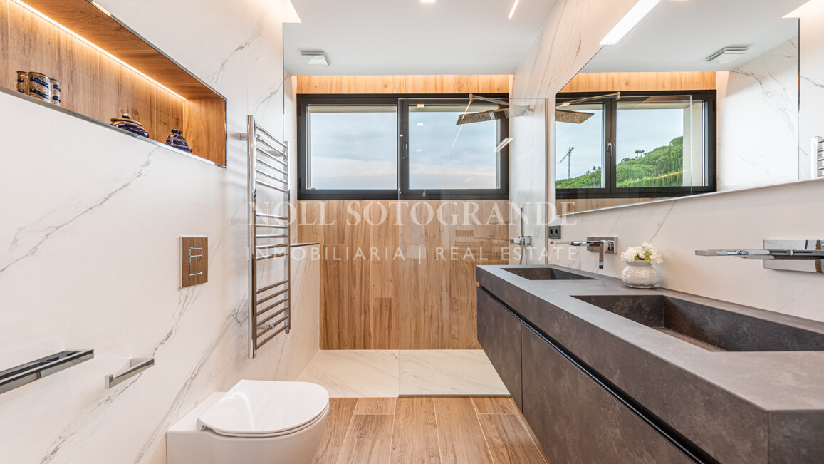 Neu gebaute moderne Villa zum Verkauf - La Reserva de Sotogrande