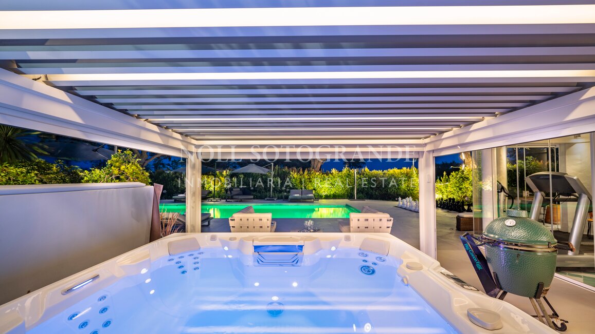 Zeitlose Immobilie für Kurzzeitvermietung in San Roque Club in erster Linie