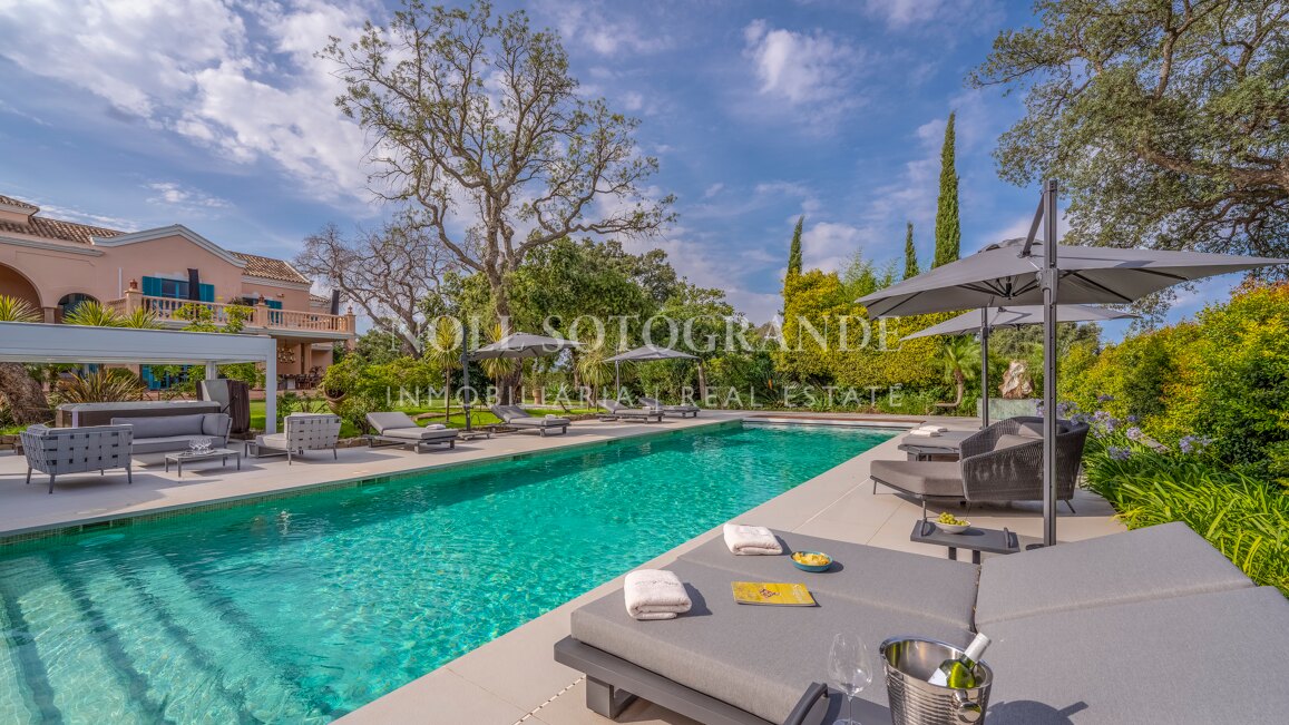 Zeitlose Immobilie für Kurzzeitvermietung in San Roque Club in erster Linie