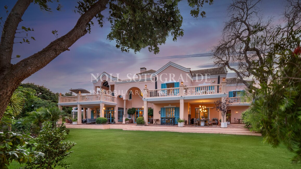 Zeitlose Immobilie für Kurzzeitvermietung in San Roque Club in erster Linie