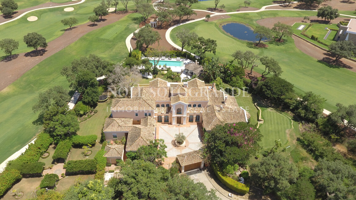 Zeitlose Immobilie für Kurzzeitvermietung in San Roque Club in erster Linie