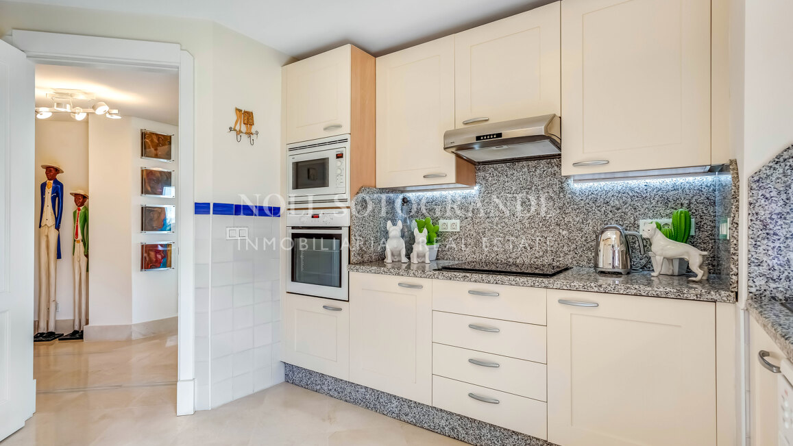 Erdgeschoss-Wohnung in der Marina von Sotogrande mit Garten und Pool