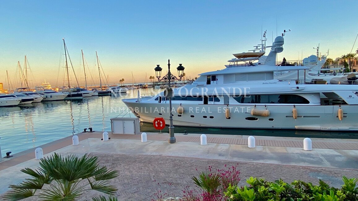 Erdgeschoss-Wohnung in der Marina von Sotogrande mit Garten und Pool
