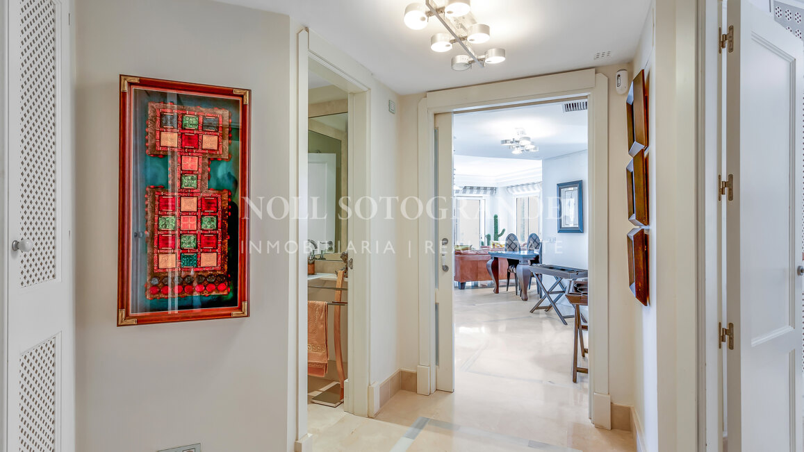 Erdgeschoss-Wohnung in der Marina von Sotogrande mit Garten und Pool