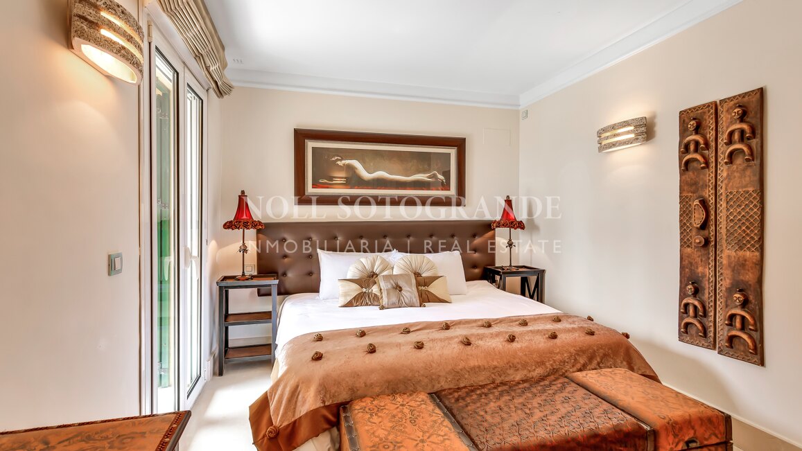 Erdgeschoss-Wohnung in der Marina von Sotogrande mit Garten und Pool