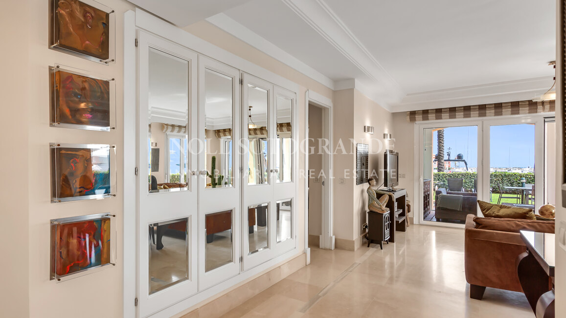 Erdgeschoss-Wohnung in der Marina von Sotogrande mit Garten und Pool