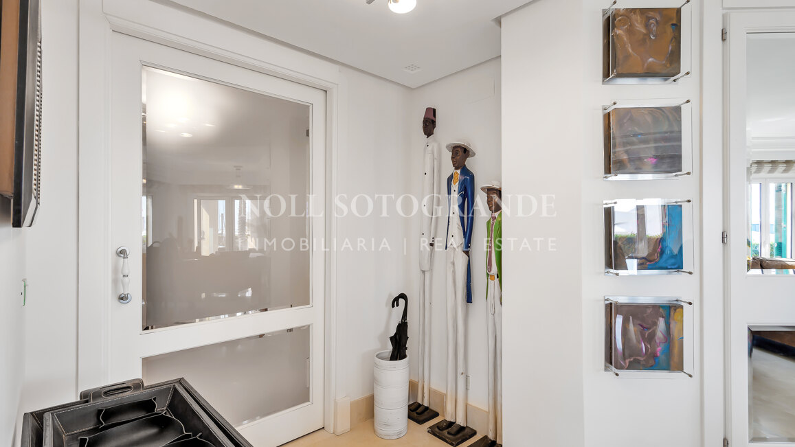 Erdgeschoss-Wohnung in der Marina von Sotogrande mit Garten und Pool