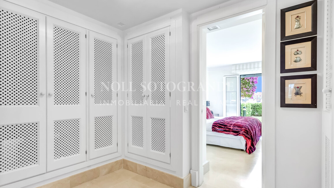 Erdgeschoss-Wohnung in der Marina von Sotogrande mit Garten und Pool