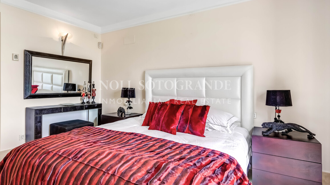 Erdgeschoss-Wohnung in der Marina von Sotogrande mit Garten und Pool