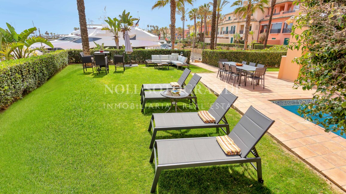 Erdgeschoss-Wohnung in der Marina von Sotogrande mit Garten und Pool