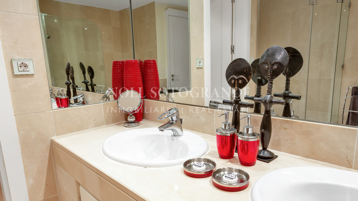 Erdgeschoss-Wohnung in der Marina von Sotogrande mit Garten und Pool