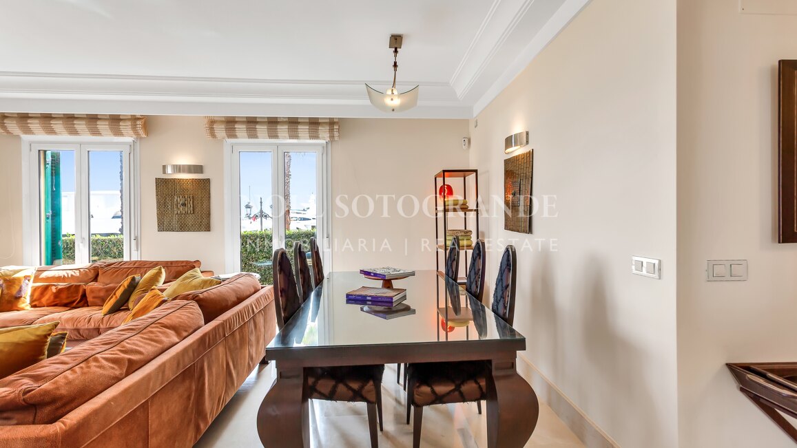 Erdgeschoss-Wohnung in der Marina von Sotogrande mit Garten und Pool