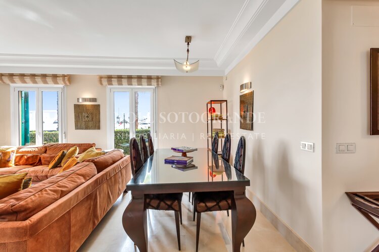 Erdgeschoss-Wohnung in der Marina von Sotogrande mit Garten und Pool