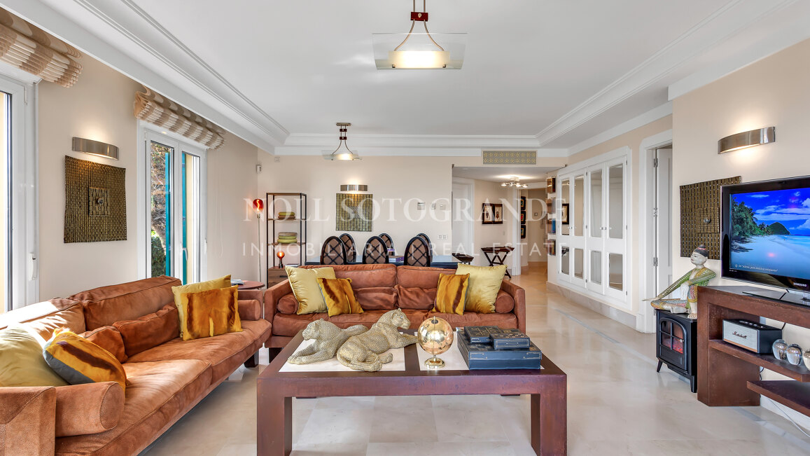 Erdgeschoss-Wohnung in der Marina von Sotogrande mit Garten und Pool