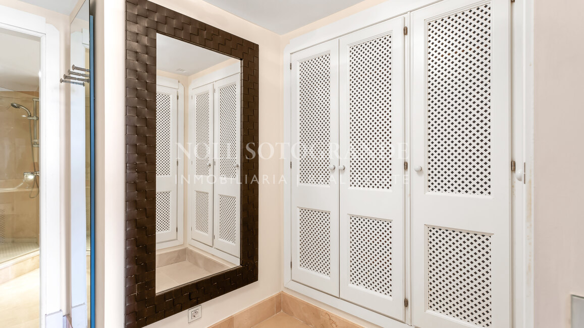 Erdgeschoss-Wohnung in der Marina von Sotogrande mit Garten und Pool