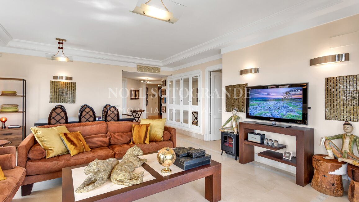 Erdgeschoss-Wohnung in der Marina von Sotogrande mit Garten und Pool